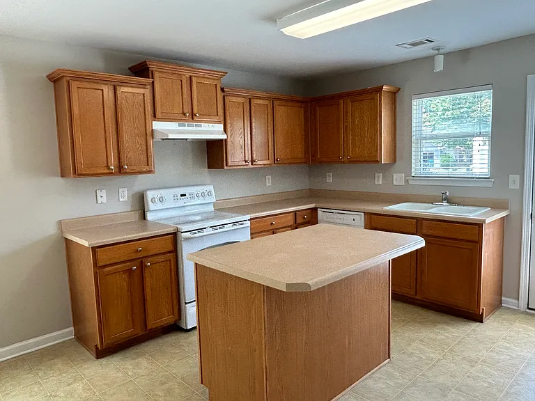 495 Walnut Woods Dr — Photo 10