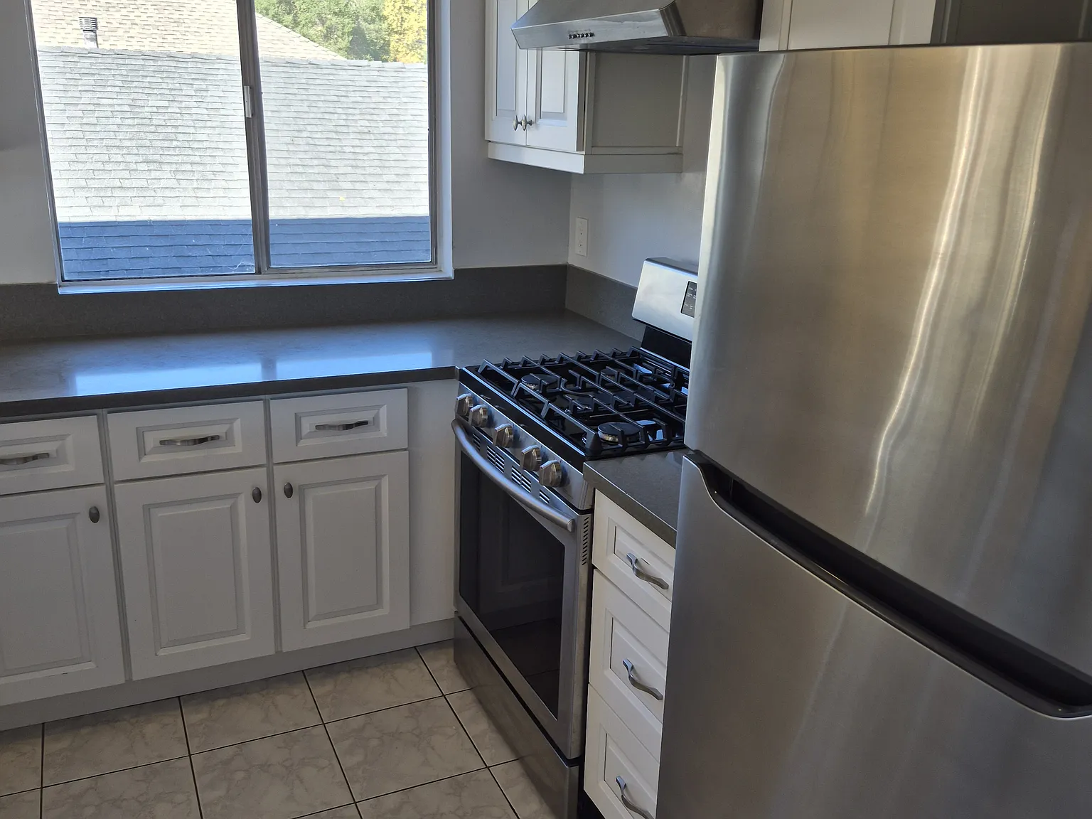 2 bed, 850 sqft, $2,700 — Photo 4