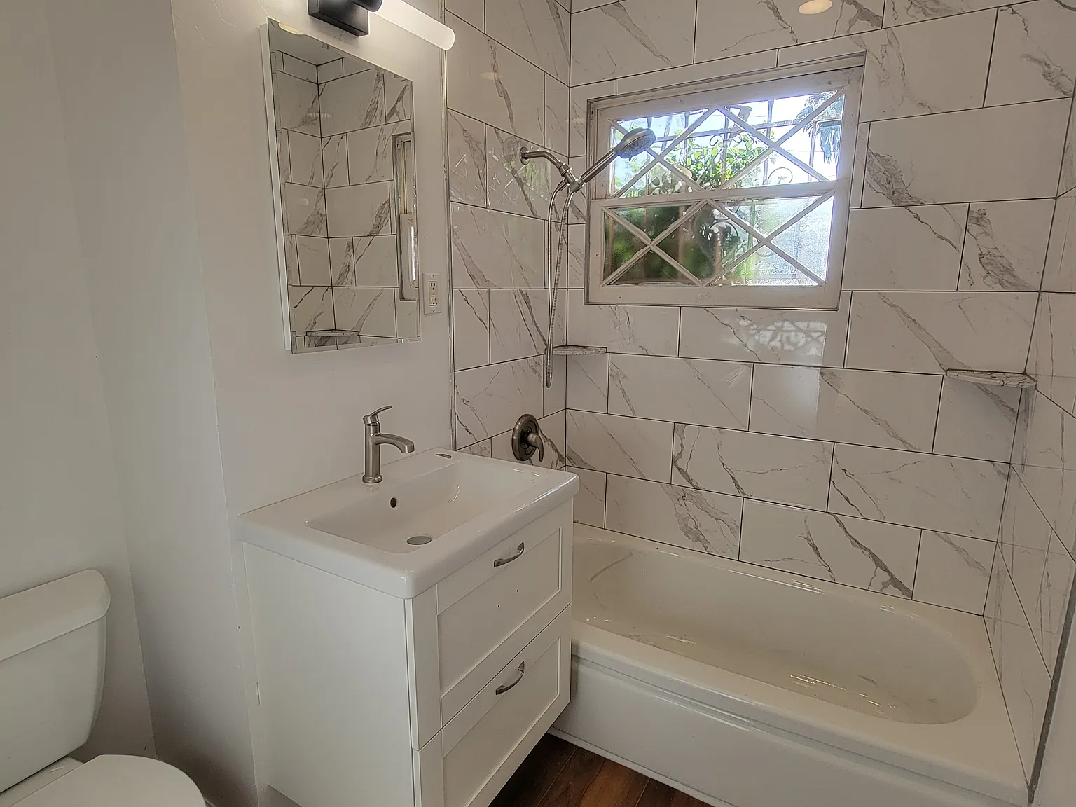 3 bed, 1307 sqft, $4,100 — Photo 4