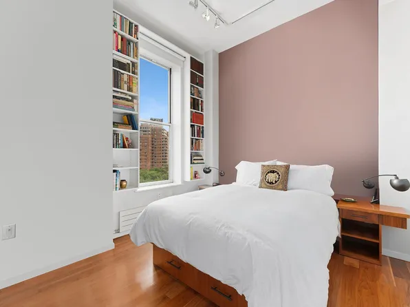 175 East Broadway 8A image 3 of 6