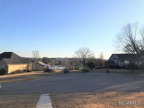4th image of 1005 Sparks Cir