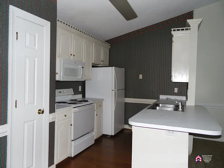 302 S Harding Dr #K — Photo 2