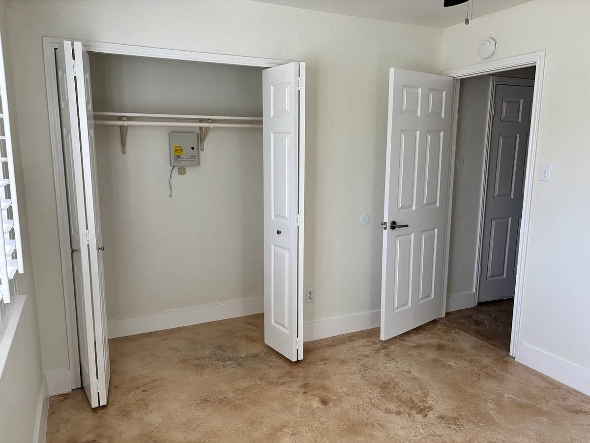 Building Photo - 4100 Tamarack Trl