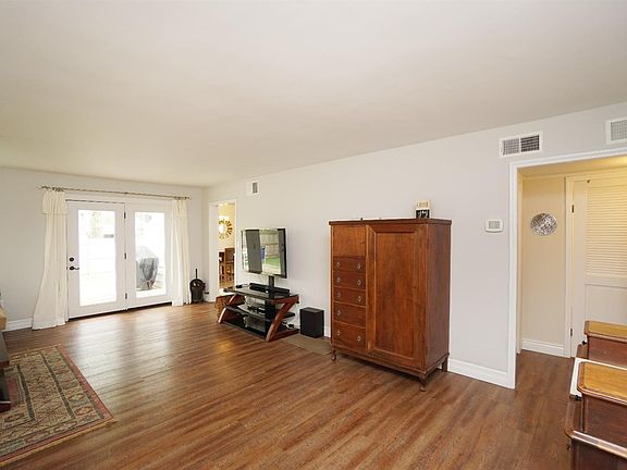 5th image of 215 Charles St