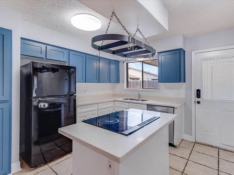 985 Crossbill St — Photo 10