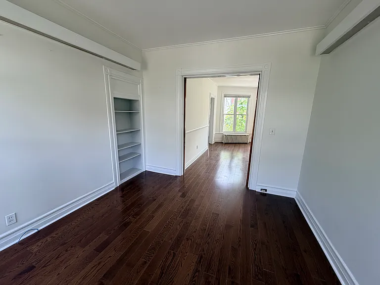 447 Glen St #1 — Photo 11