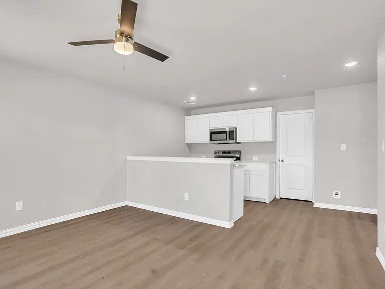 3001 Grey Wolf Cir #121 — Photo 4