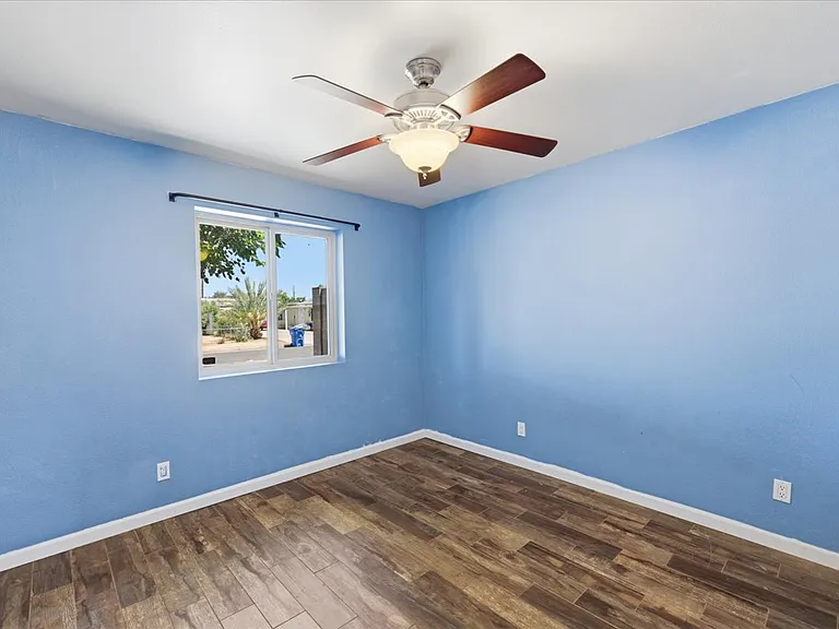 1433 E Windsor Ave — Photo 14