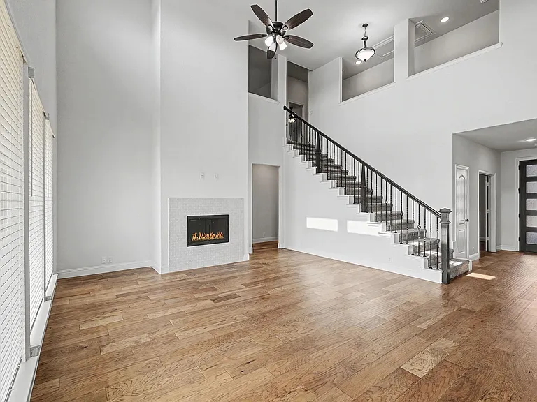 1080 Canuela Way — Photo 3