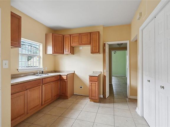 5th image of 1519 Independence St