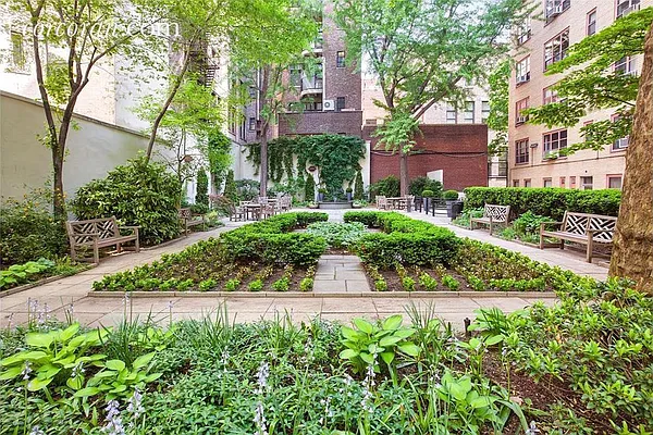 Sold by Corcoran | media 24