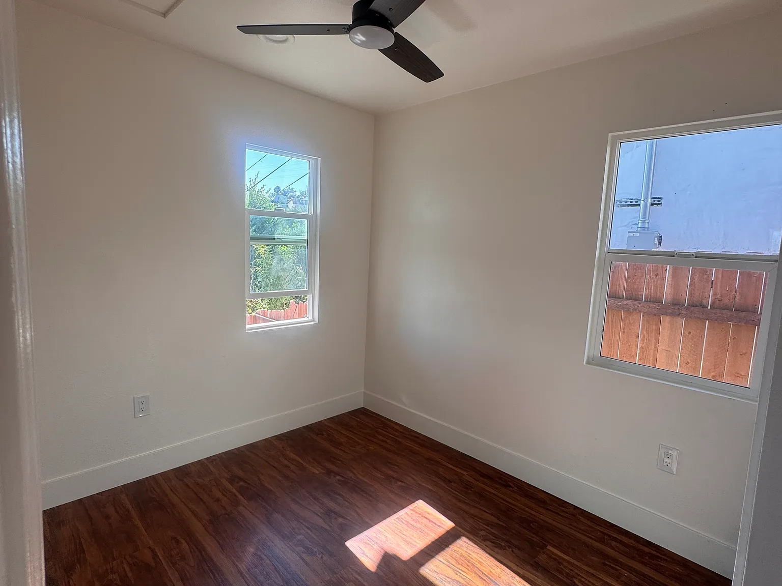 2 bed, 700 sqft, $2,200 — Photo 3