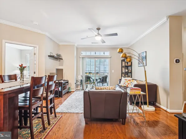 2321 25th St S #2202, Arlington, VA 22206