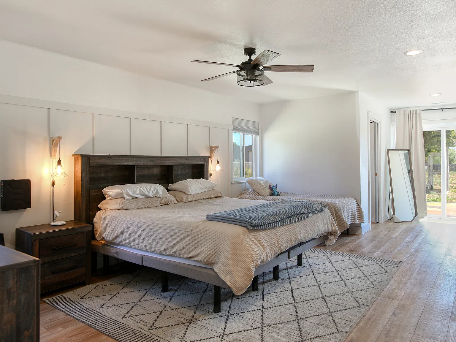 3 bed, 2184 sqft, $5,200 — Photo 2
