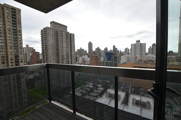 Rented by Hecht Group | media 24