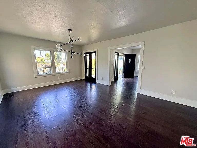 854 Serrano Pl — Photo 5