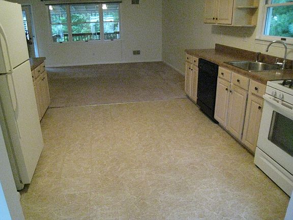 Modern Eat In Kitchen