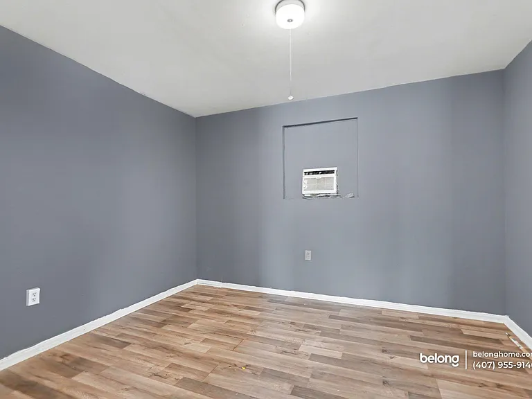 865 Canada St NE — Photo 13