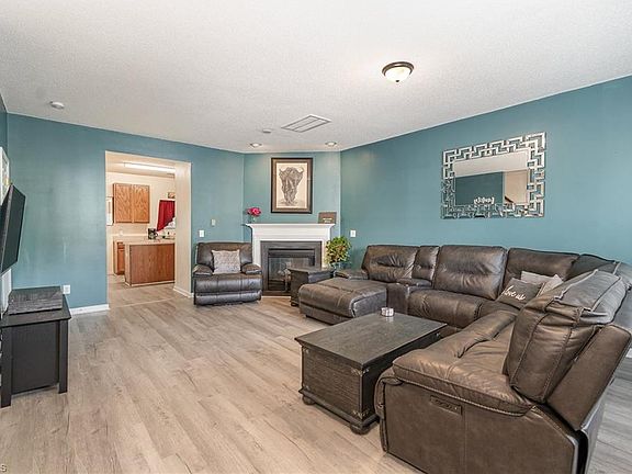 3rd image of 138 Queensberry Ct