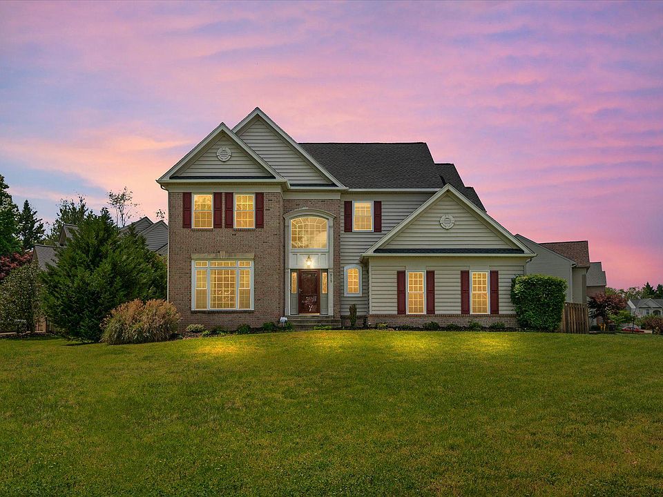 1st image of 915 Echo Bay Ct