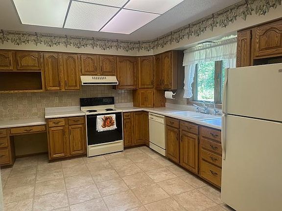 4th image of 3280 Riverside Dr NE