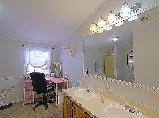 3rd image of 8874 Edgewater St