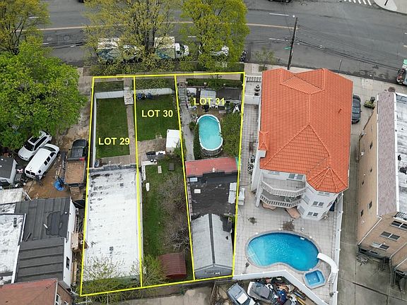 3rd image of 70-07, 70-11 Ditmars Boulevard