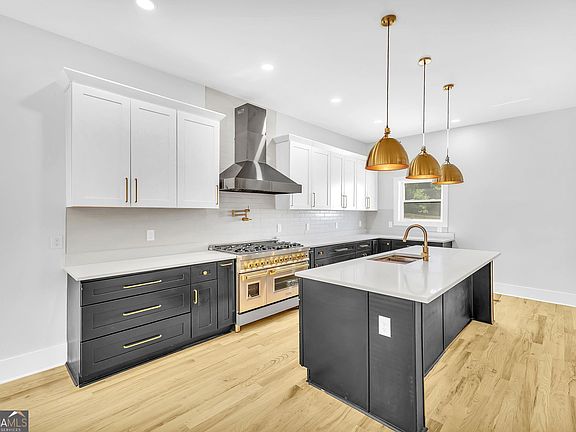 3rd image of 2361 Lynn Iris Dr