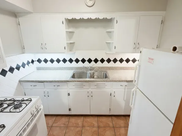 7213 Division St #3C, River Forest, IL 60305