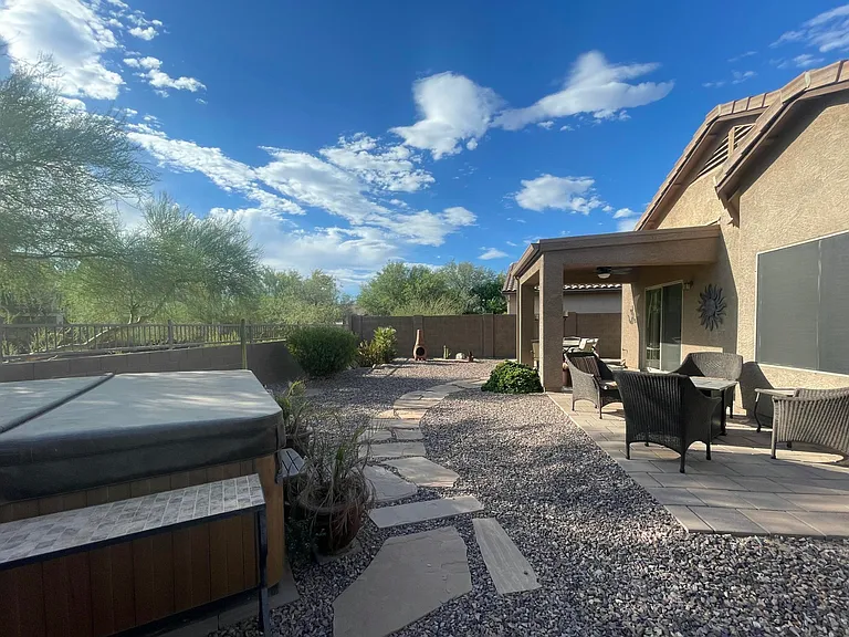 2312 N Hudson Dr — Photo 13