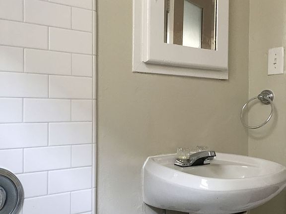 3rd image of 2938 Juniper St