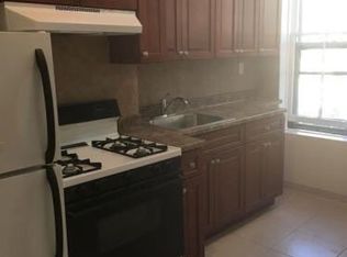 7105 67th Pl, Glendale, NY 11385