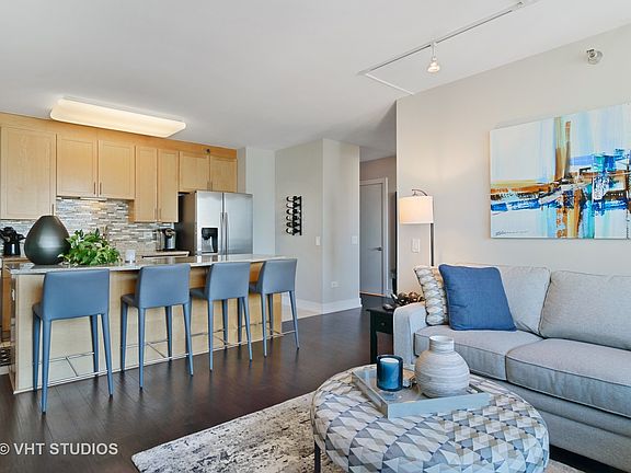 5th image of 33 W Ontario St APT 32I