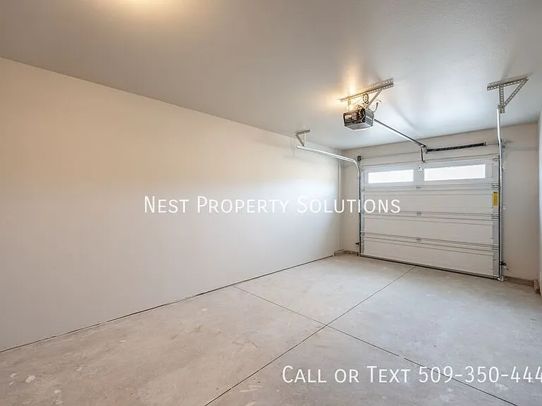 651 Hargraves Ave NE #B — Photo 24
