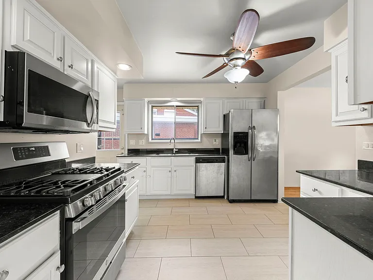 221 S Linden Ave — Photo 4