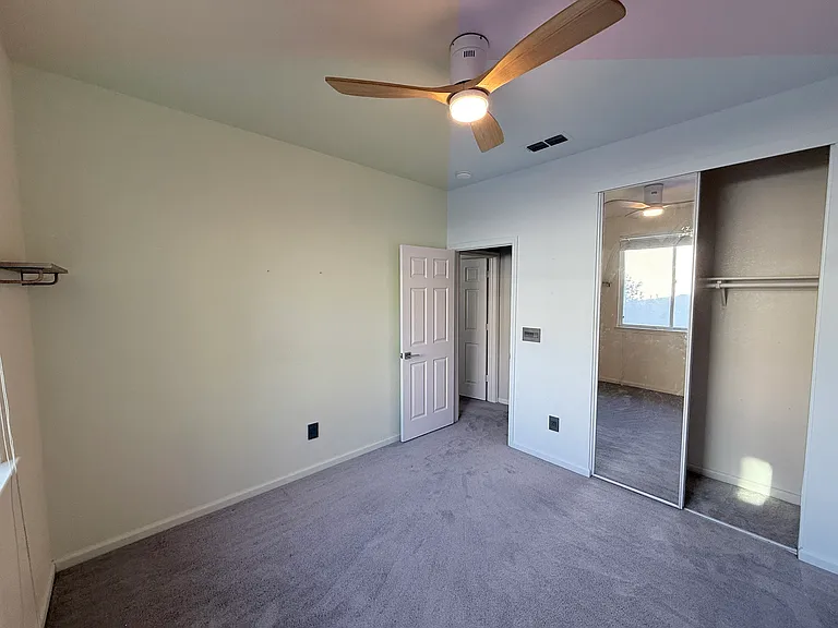 972 Cameron Dr — Photo 32