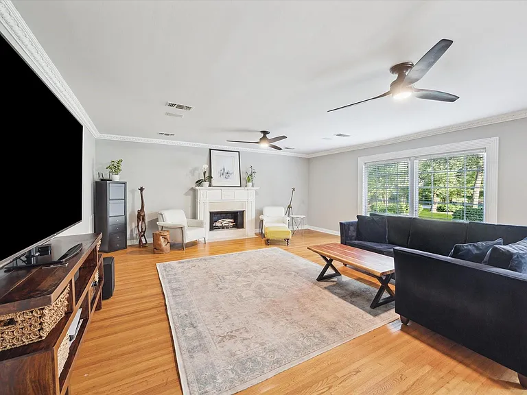 718 Garden Oaks Blvd — Photo 8