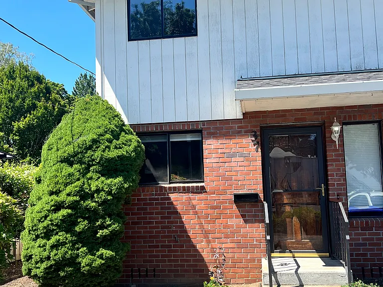 37 SE 53rd Ave — Photo 2