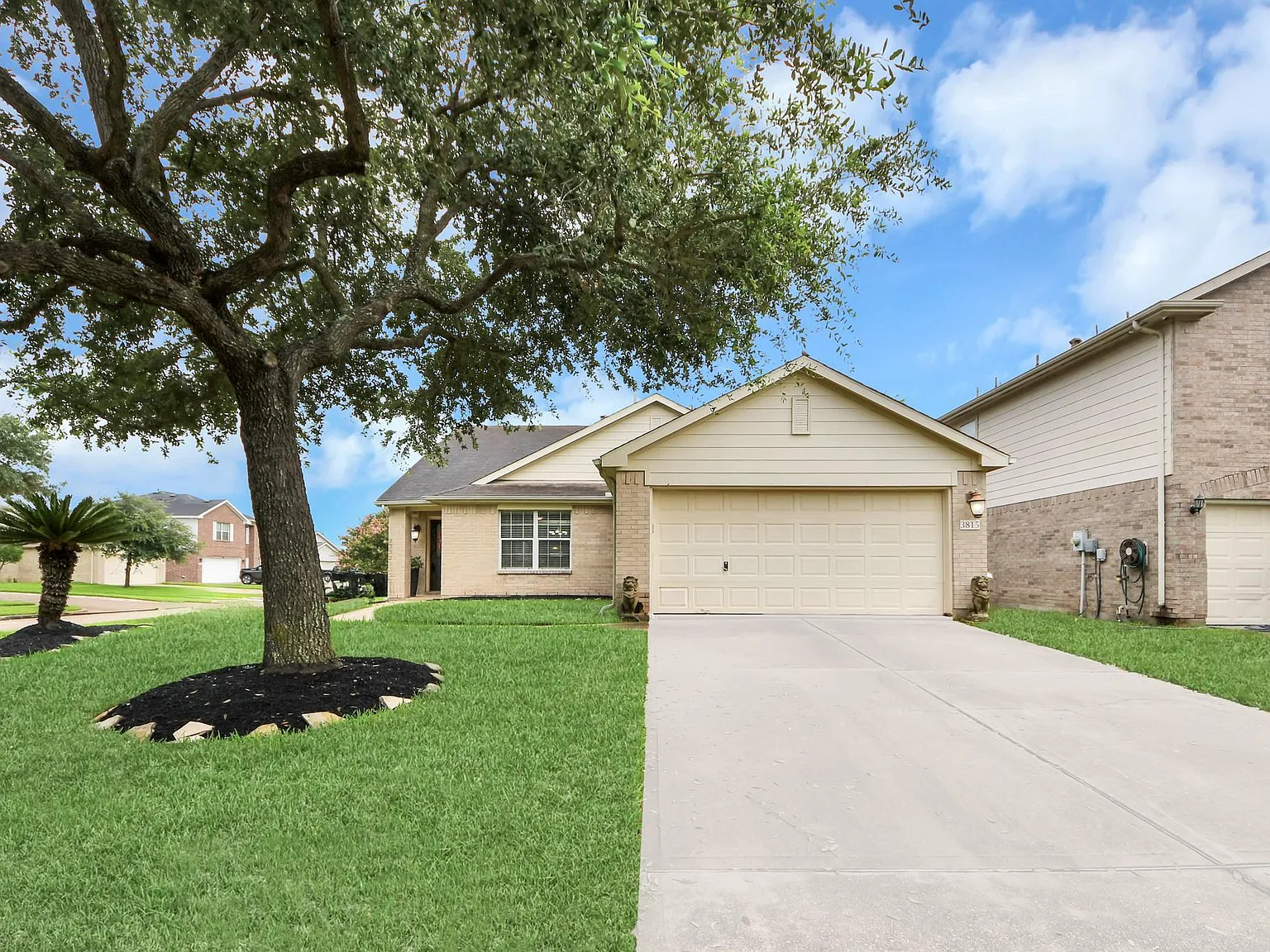 3 bed, 2.0 bath, 1778 sqft, $2,000 — Photo 3