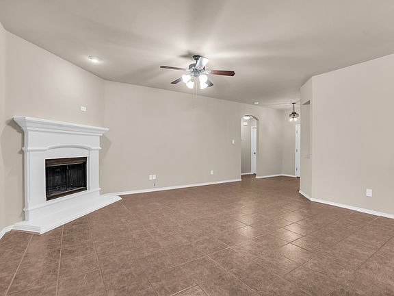 4th image of 805 Andrews Ct