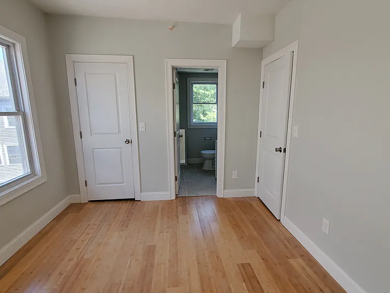 50-52 Carrington Ave #3R — Photo 7