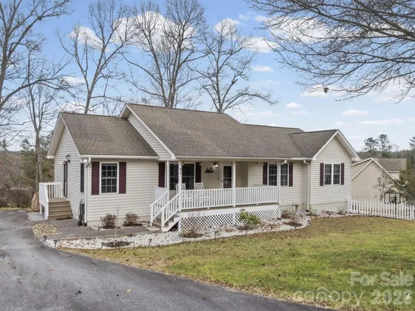 80 Pottery Terrace Trl, Flat Rock, NC 28731
