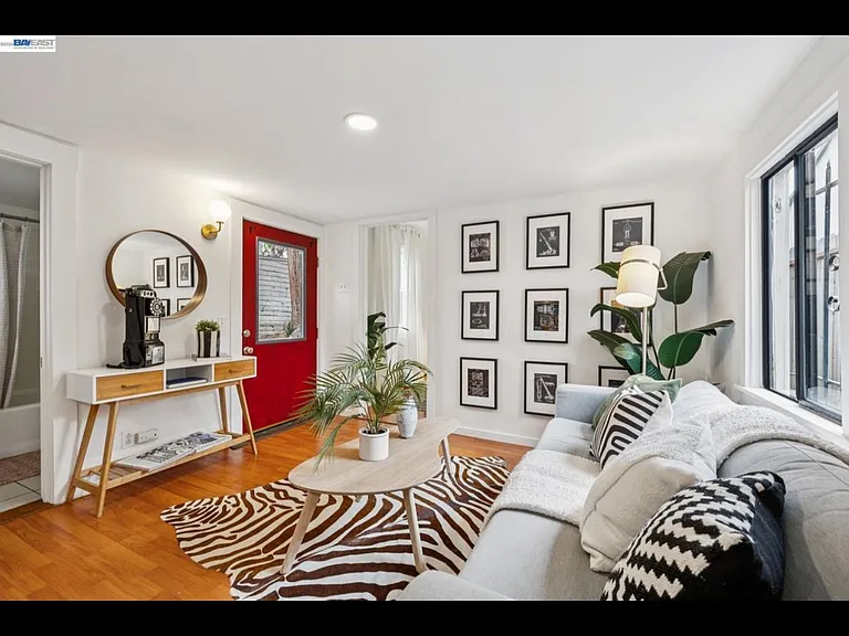825 57th St #D — Photo 5