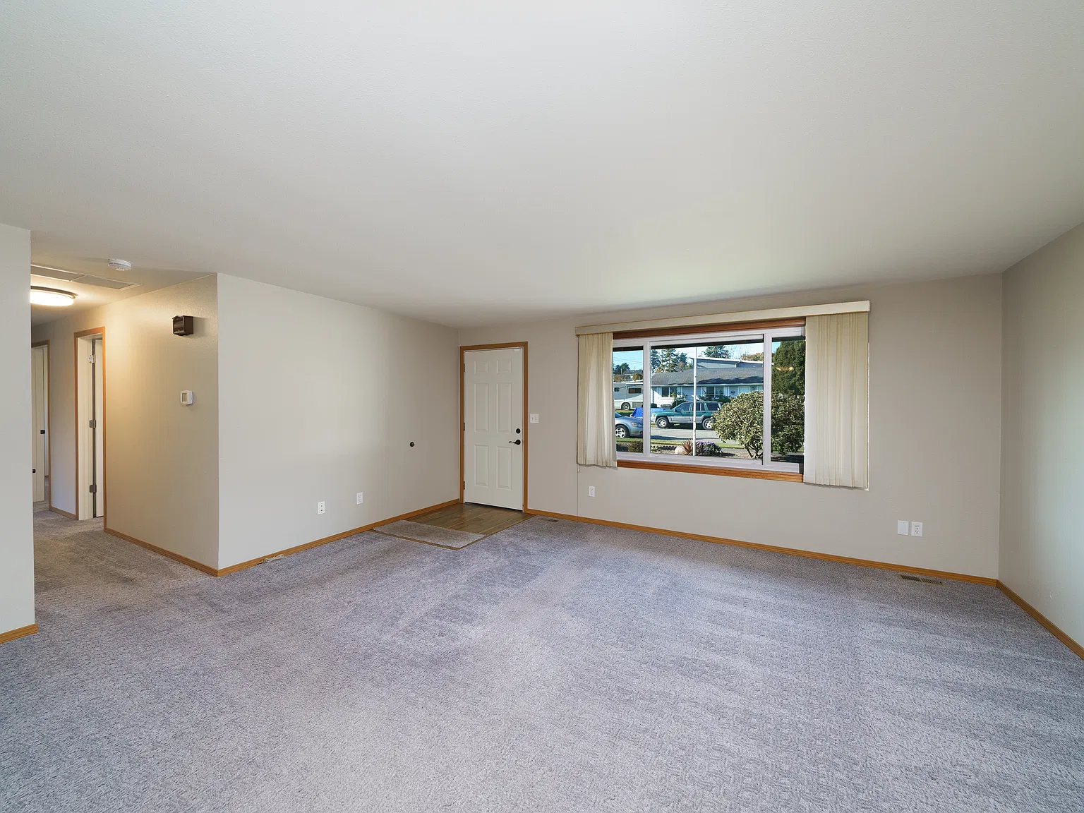 3 bed, 1200 sqft, $2,700 — Photo 3