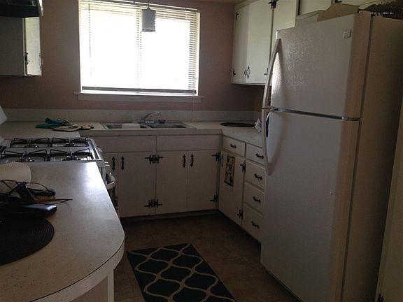 5th image of 913 W Louisa Ave
