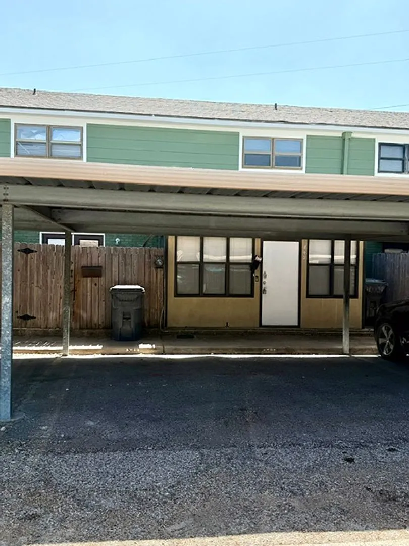 Two Story Townhome - 76710 — Photo 2