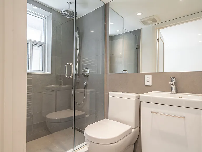 26 Balmoral Ave — Photo 16