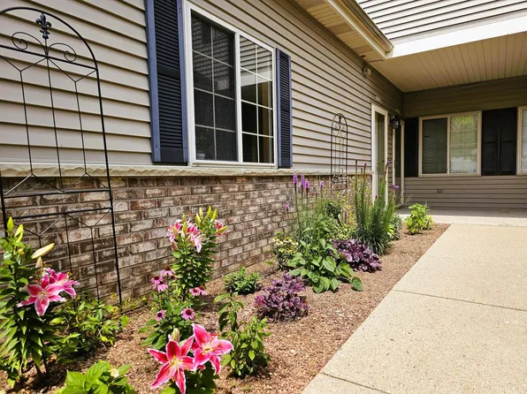2178 Pine Ridge COURT #D, Grafton, WI 53024