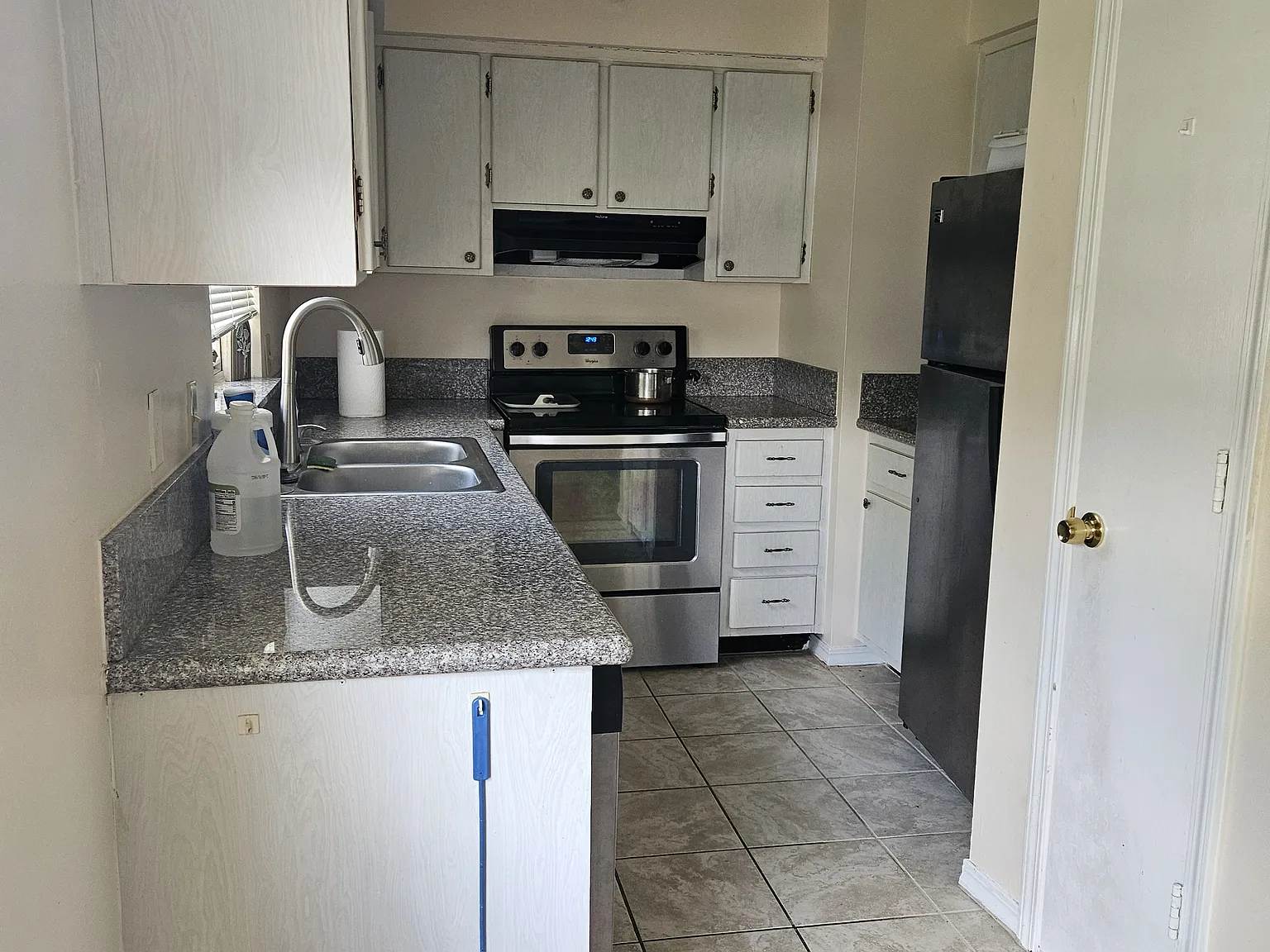 1 bed, 720 sqft, $1,800 — Photo 4