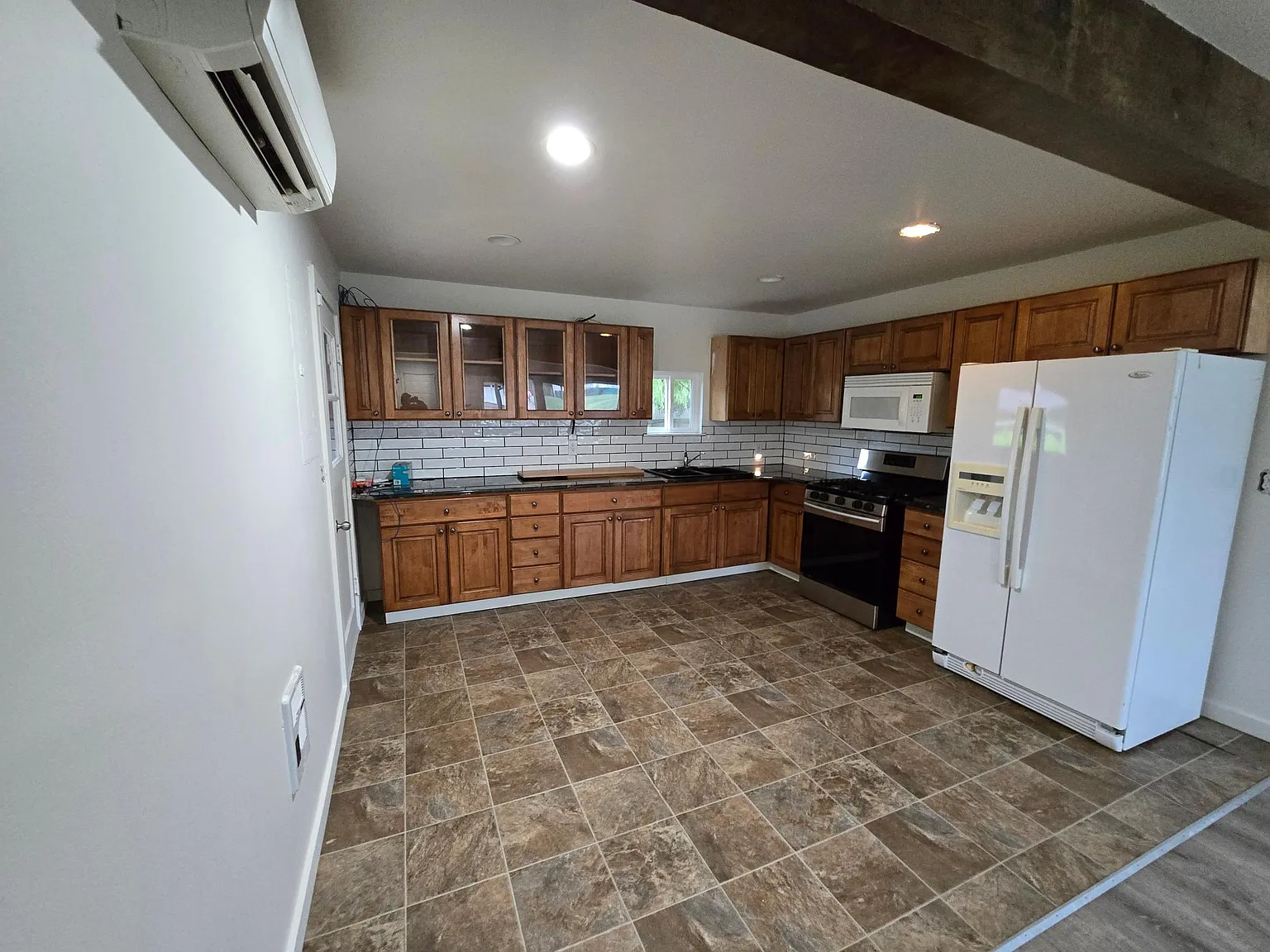 2 bed, 700 sqft, $1,900 — Photo 3